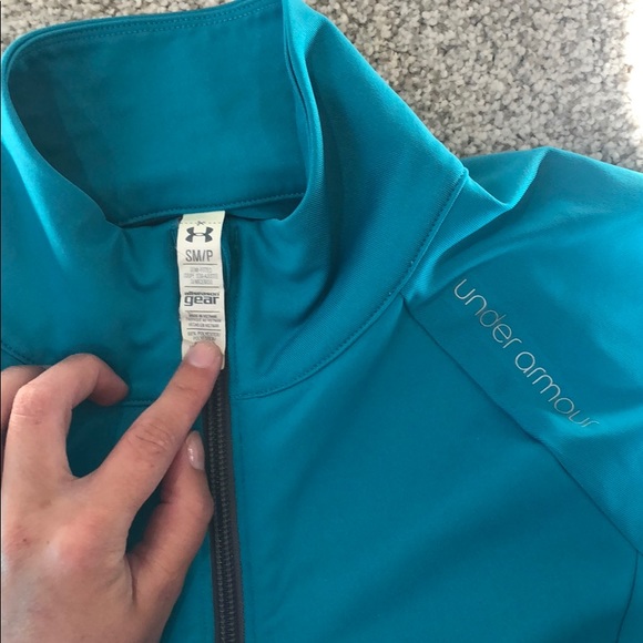 NWOT Women’s Under Armour Zip Up size SM/P - Picture 2 of 4